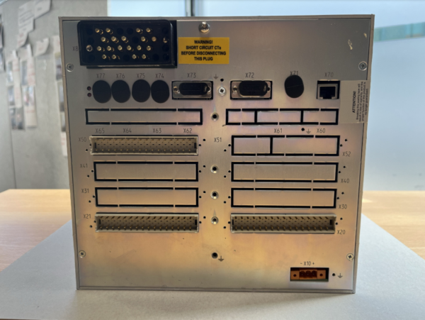 ABB Feldsteuer- und Schutzgerät REF542plus inklusive Software Version V4D02-4